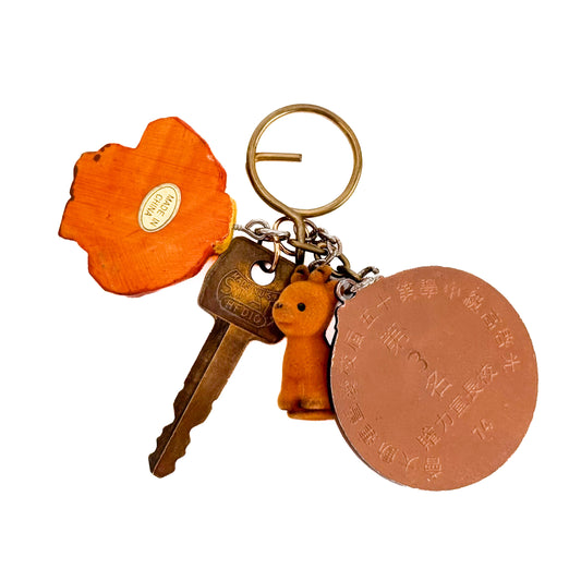 miki yamamoto「キーリング “Orange Jacket”」 / miki yamamoto Key Ring “Orange Jacket” 古いキーホルダーや鍵などを組み合わせた一点ものの作品