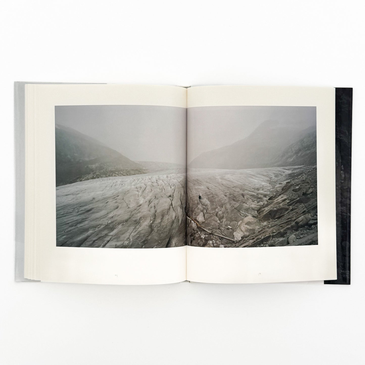 (独英文)畠山直哉 、バルタザール・ブルクハルト写真展図録 二つの山 Executive Committee of Two Mountains
