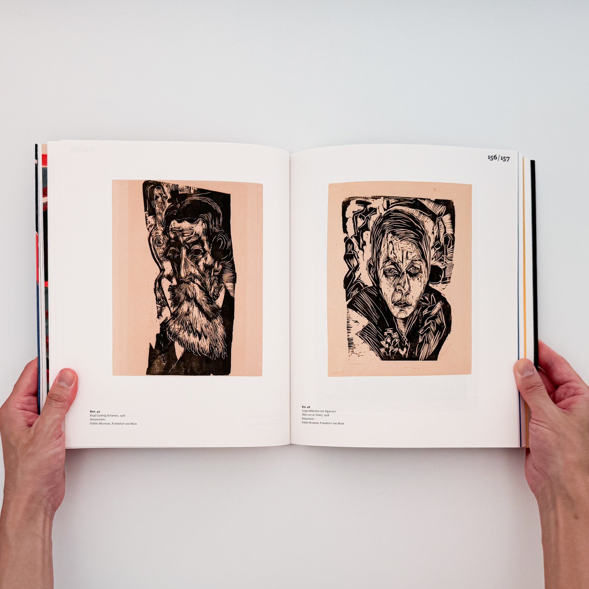 『Geheimnis der Materie: Kirchner, Heckel, Schmidt-Rottluff』Sandstein Verlag刊行、ブリュッケの木版画・木彫と素材としての木に焦点を当てた展覧会図録