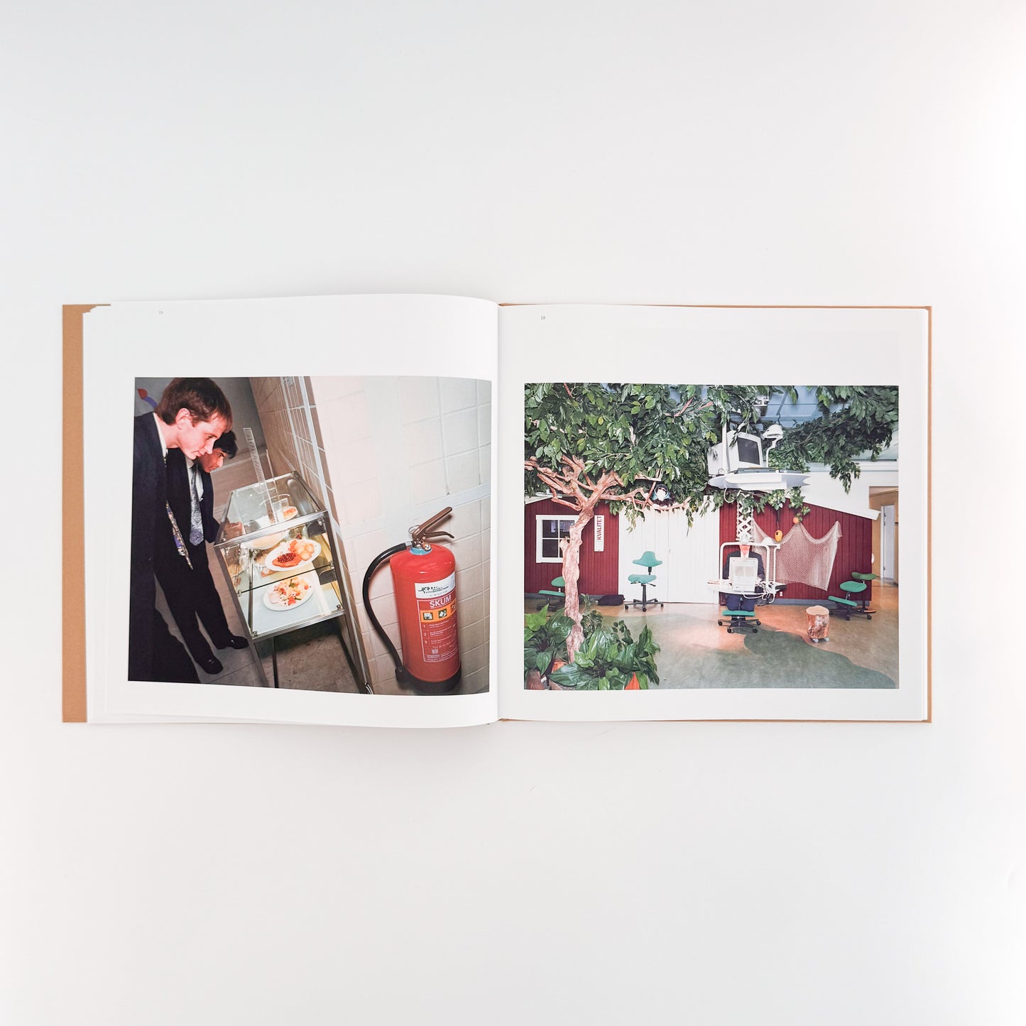 ラーシュ・トゥンビョルク写真集:  Lars Tunbjörk: Office / LA Office / LOOSE JOINTS - 文福　BUNBUKU