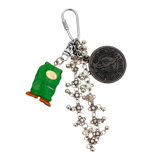 miki yamamoto「キーリング “Green Pants”」 / miki yamamoto Key Ring “Green Pants”　緑色のパンツをはいた人物と金属飾りを組み合わせた一点もののキーリング作品