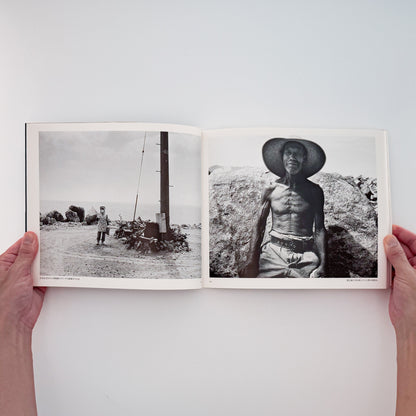 小林伸一郎『海人 / UMIHITO 1977〜1988』金の星社刊行、日本各地の海辺と人々を撮影したモノクローム写真集