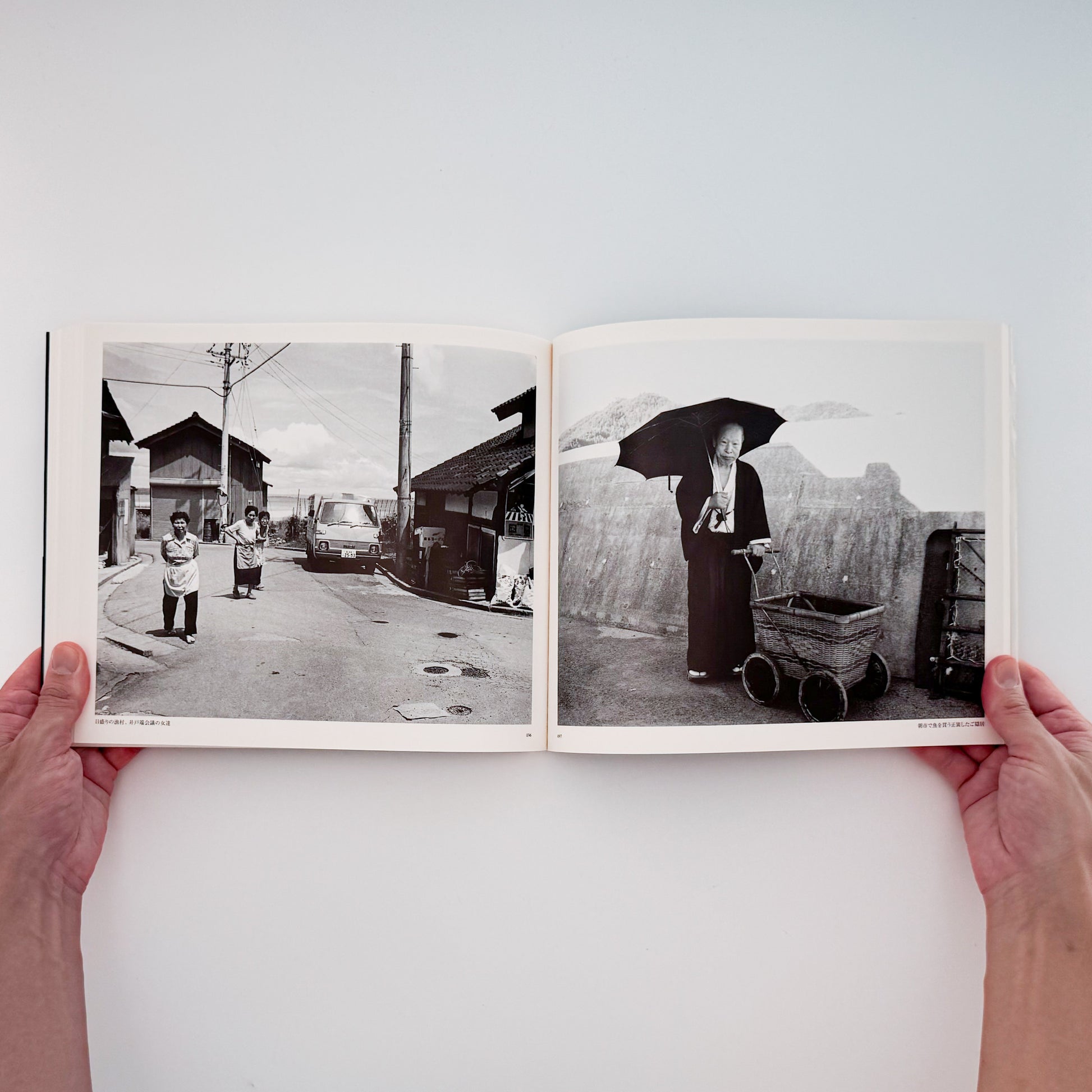 小林伸一郎『海人 / UMIHITO 1977〜1988』金の星社刊行、日本各地の海辺と人々を撮影したモノクローム写真集