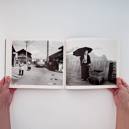 小林伸一郎『海人 / UMIHITO 1977〜1988』金の星社刊行、日本各地の海辺と人々を撮影したモノクローム写真集