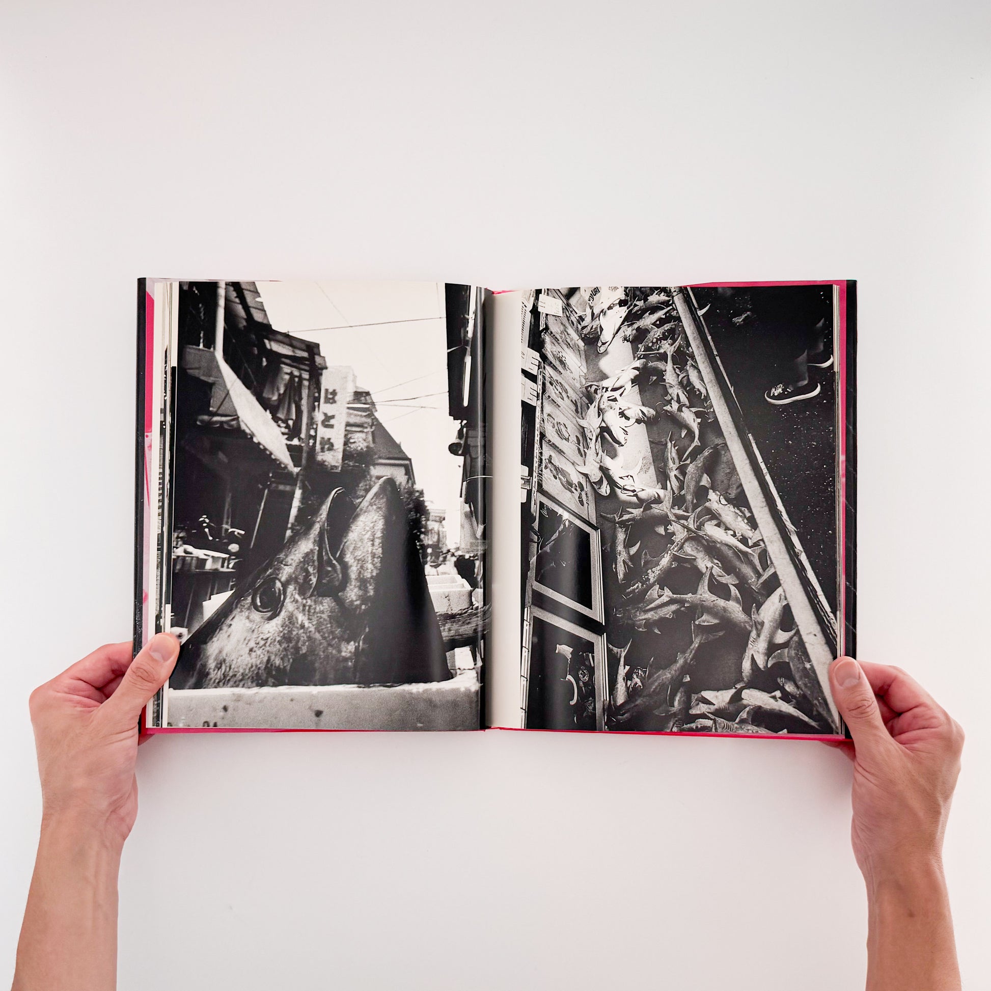 楢橋朝子『NU・E / NARAHASHI Asako PHOTOGRAPHS 1992-1997』蒼穹舎刊行、03FOTOSで発表された初期モノクローム作品を収録した写真集