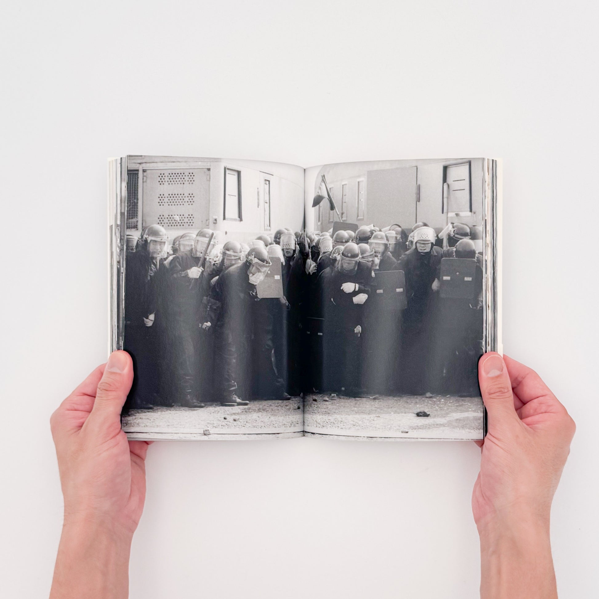 北井一夫写真集　過激派の時代 / 平凡社 - 文福 BUNBUKU