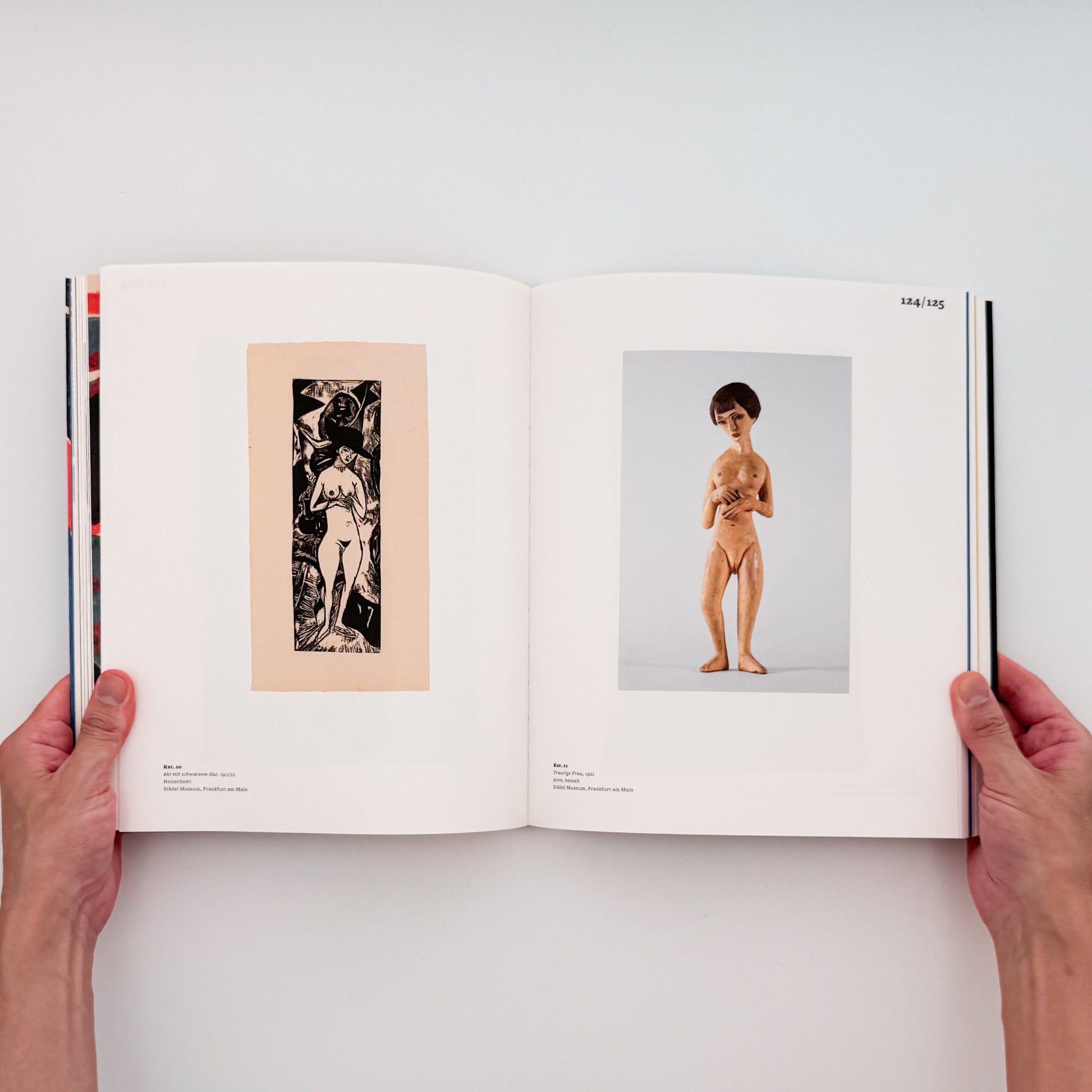 『Geheimnis der Materie: Kirchner, Heckel, Schmidt-Rottluff』Sandstein Verlag刊行、ブリュッケの木版画・木彫と素材としての木に焦点を当てた展覧会図録