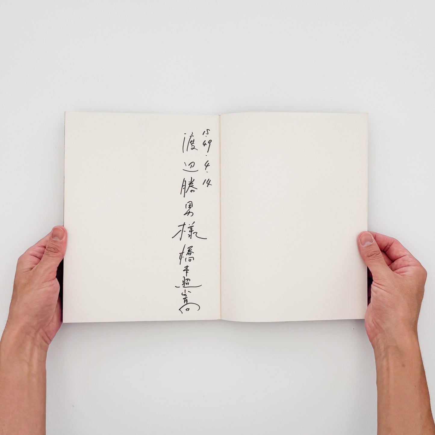 橋本照嵩『瞽女』。越後の村々を旅する盲目の女性旅芸人・瞽女の暮らしと四季を記録した、1974年のら社刊写真集。