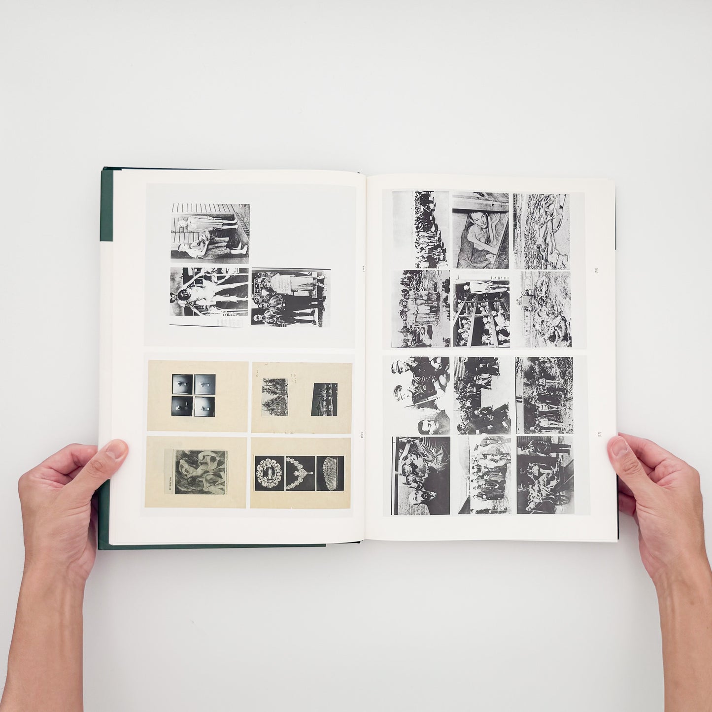 Gerhard Richter『Atlas』1997年D.A.P.刊。写真、新聞の切り抜き、スケッチ、コラージュなど、リヒターの制作と思考の過程を収録した392頁の英語版作品集。