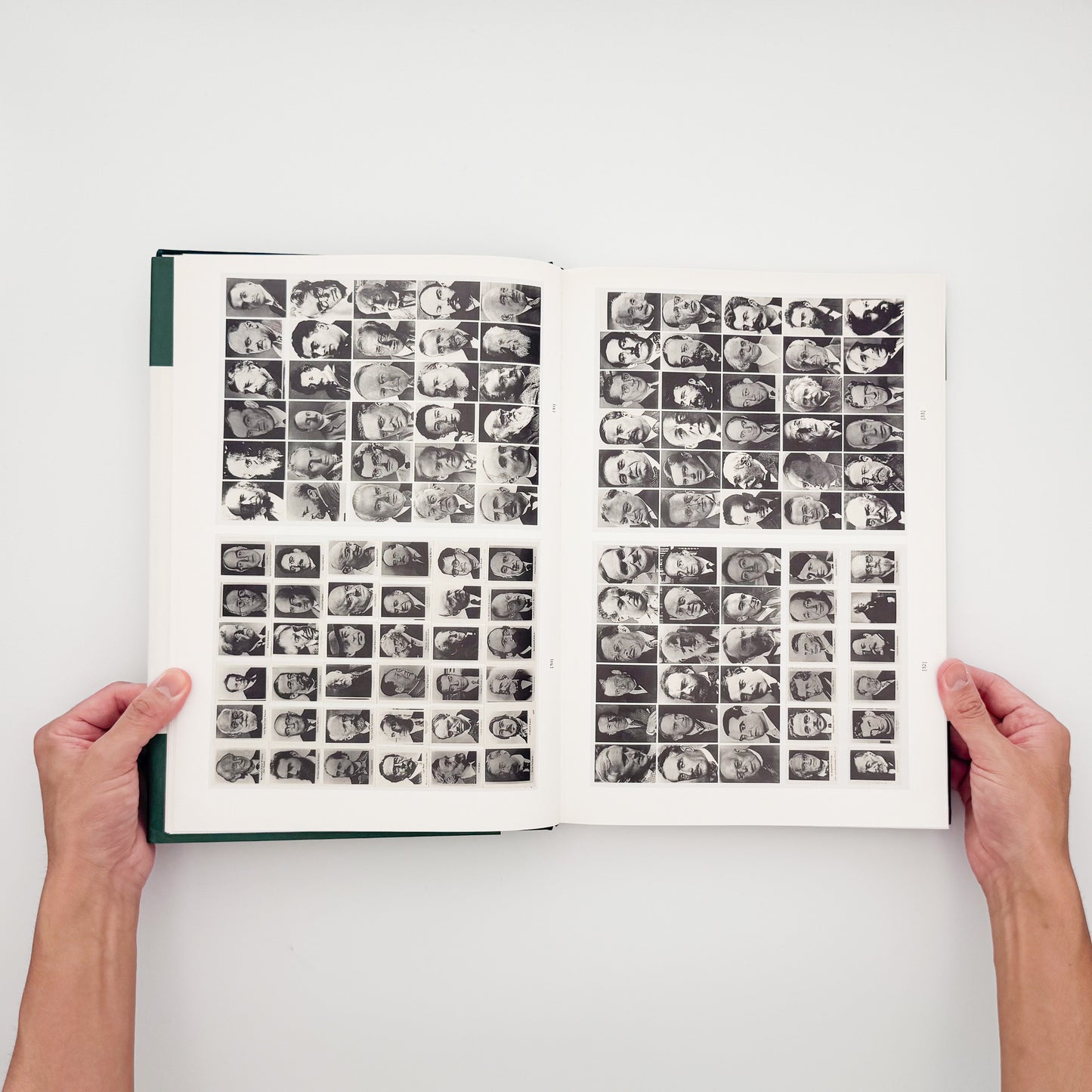 Gerhard Richter『Atlas』1997年D.A.P.刊。写真、新聞の切り抜き、スケッチ、コラージュなど、リヒターの制作と思考の過程を収録した392頁の英語版作品集。