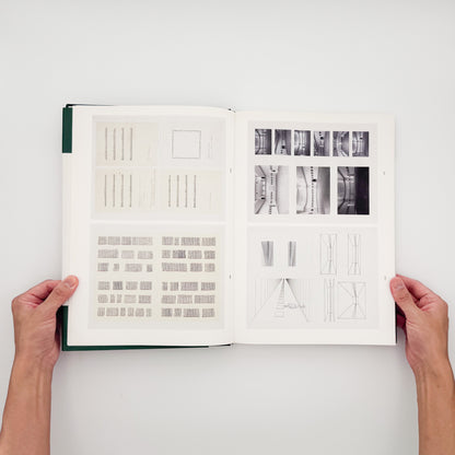 Gerhard Richter『Atlas』1997年D.A.P.刊。写真、新聞の切り抜き、スケッチ、コラージュなど、リヒターの制作と思考の過程を収録した392頁の英語版作品集。