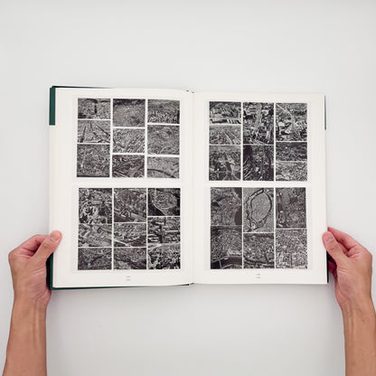 Gerhard Richter『Atlas』1997年D.A.P.刊。写真、新聞の切り抜き、スケッチ、コラージュなど、リヒターの制作と思考の過程を収録した392頁の英語版作品集。