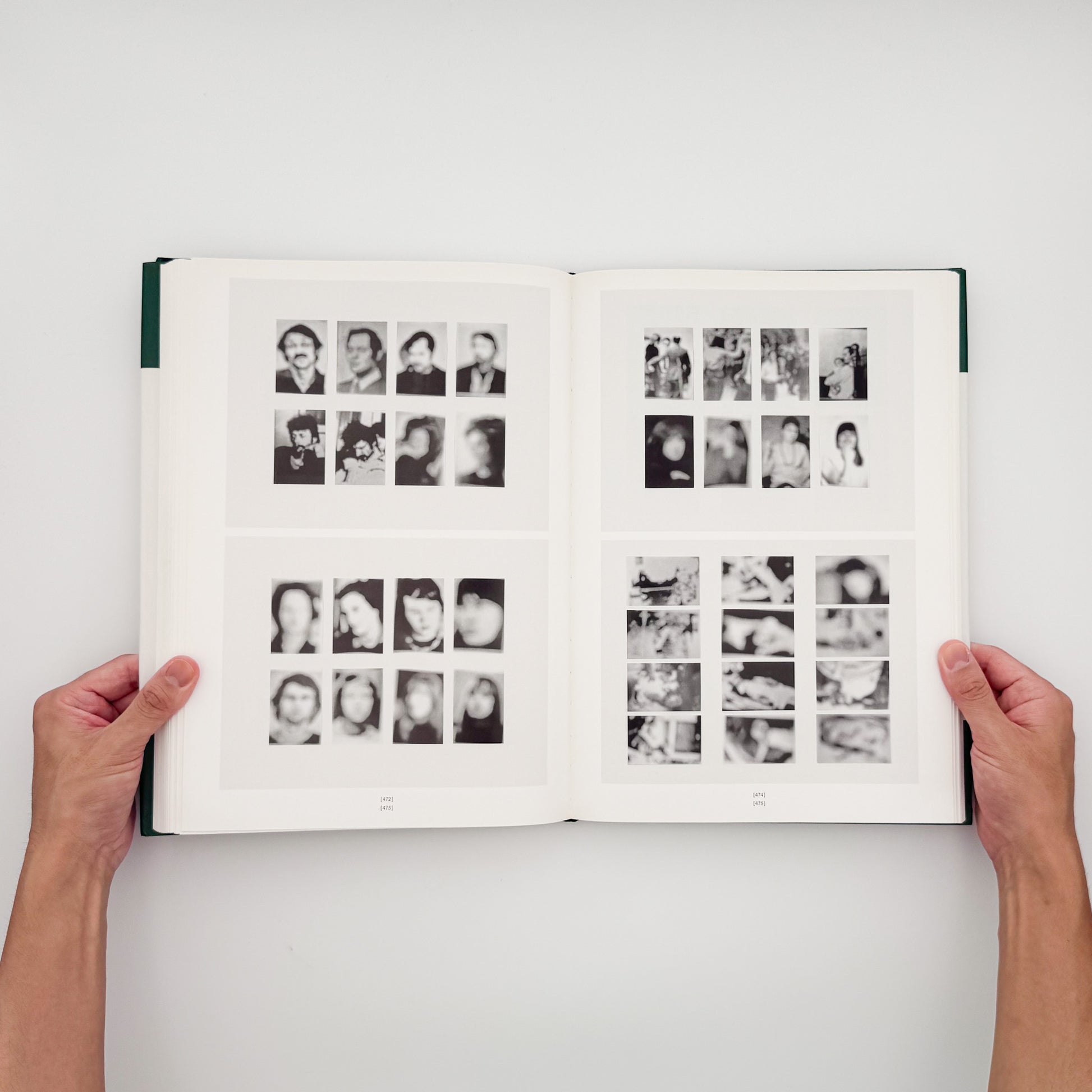 Gerhard Richter『Atlas』1997年D.A.P.刊。写真、新聞の切り抜き、スケッチ、コラージュなど、リヒターの制作と思考の過程を収録した392頁の英語版作品集。