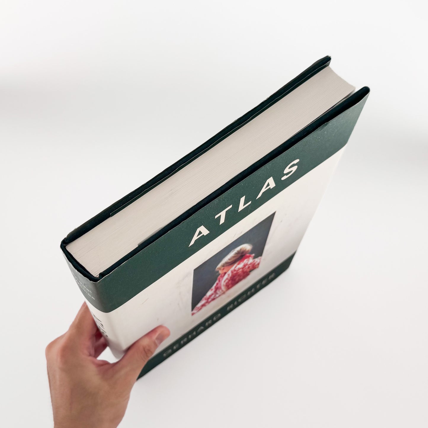Gerhard Richter『Atlas』1997年D.A.P.刊。写真、新聞の切り抜き、スケッチ、コラージュなど、リヒターの制作と思考の過程を収録した392頁の英語版作品集。