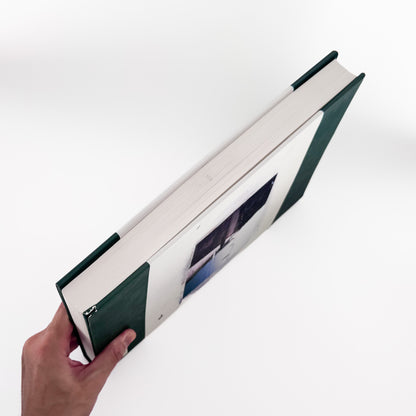 Gerhard Richter『Atlas』1997年D.A.P.刊。写真、新聞の切り抜き、スケッチ、コラージュなど、リヒターの制作と思考の過程を収録した392頁の英語版作品集。