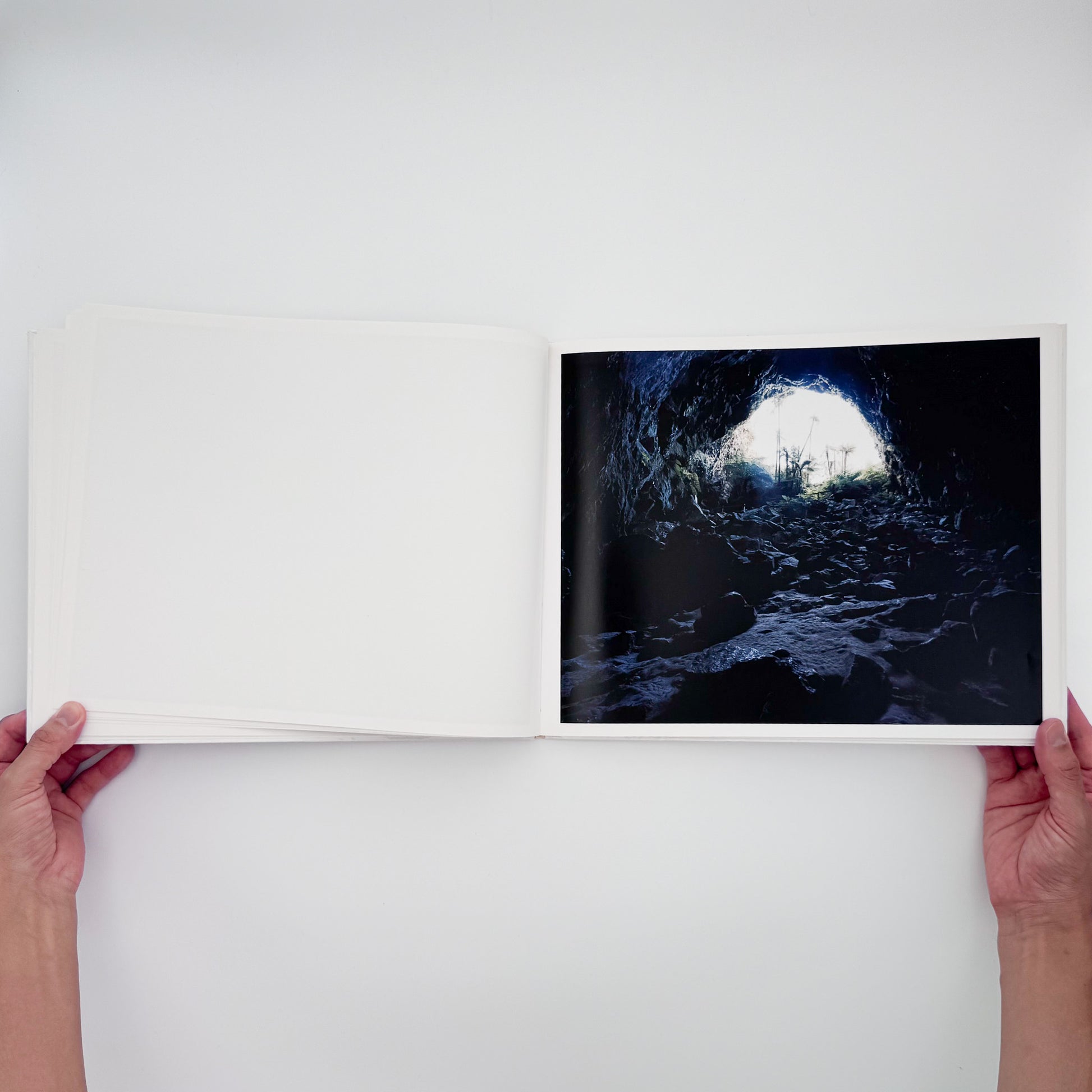 石川直樹『THE VOID』。マオリの聖地であるニュージーランド北島の原生林を撮影した、2005年ニーハイメディア・ジャパン刊の初版写真集。