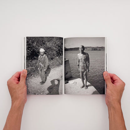 『宮本常一と写真』。宮本常一が日本各地の旅のなかで撮影した写真を、民俗資料と写真表現の両面から捉え直した2014年平凡社刊の一冊。