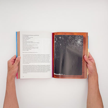 Bruno Ceschel（ブルーノ・ケシェル）『Self Publish, Be Happy: A DIY Photobook Manual and Manifesto』。自主出版写真集の実例と制作方法を収録した2015年刊の書籍。