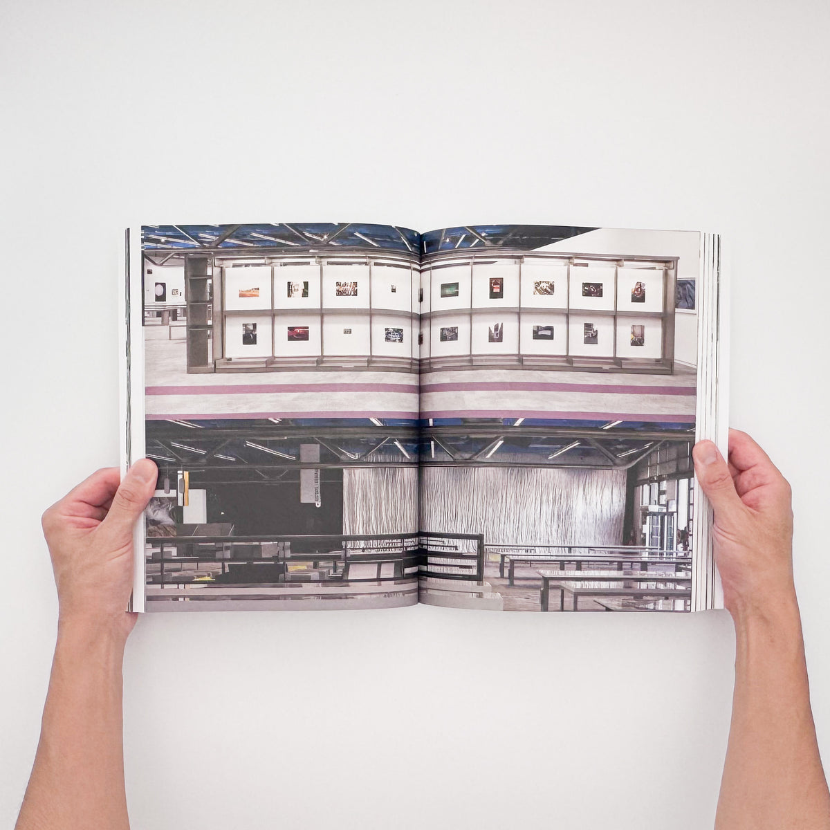 ヴォルフガング・ティルマンス『Nothing Could Have Prepared Us – Everything Could Have Prepared Us』。2025年ポンピドゥー・センターで開催された展覧会を記録した、Spector BooksとÉditions du Centre Pompidou共同刊行の写真集。