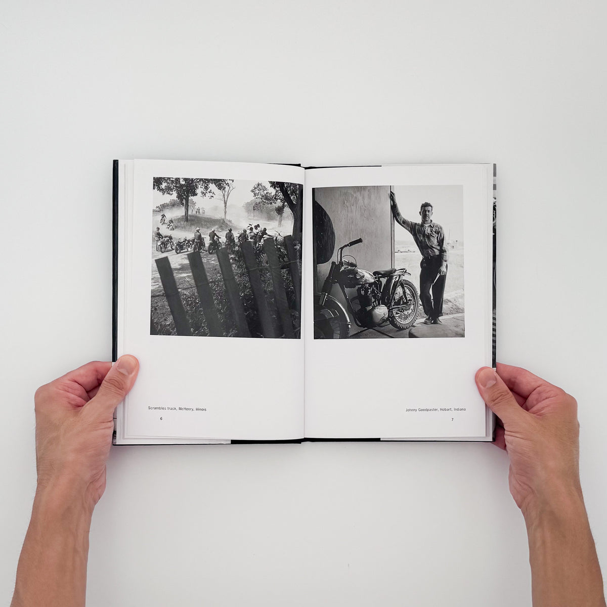 Danny Lyon『The Bikeriders』。1963年から1967年にかけてシカゴ周辺のバイカーたちを記録した、1968年初版を再現する2014年Aperture刊の写真集。