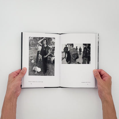 Danny Lyon『The Bikeriders』。1963年から1967年にかけてシカゴ周辺のバイカーたちを記録した、1968年初版を再現する2014年Aperture刊の写真集。