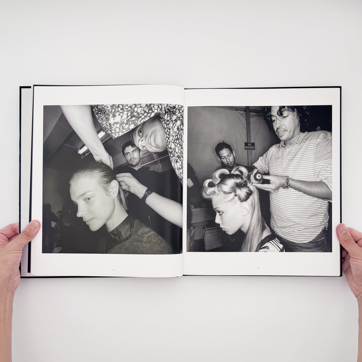 Lee Friedlander『DRESSING UP FASHION WEEK NYC』。2006年のニューヨーク・ファッション・ウィークの舞台裏で、モデルやスタッフの仕事を撮影した2015年刊の写真集。
