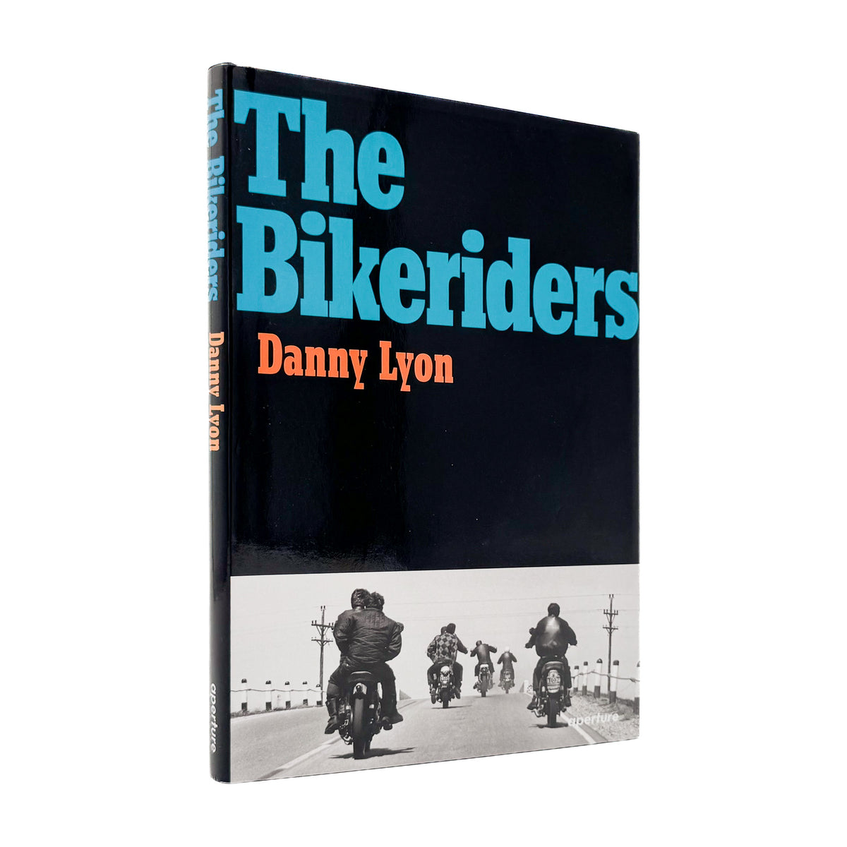 Danny Lyon『The Bikeriders』。1963年から1967年にかけてシカゴ周辺のバイカーたちを記録した、1968年初版を再現する2014年Aperture刊の写真集。