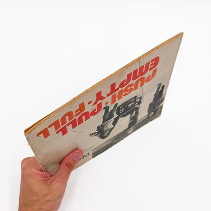 タナ・ホーバン『Push, Pull, Empty, Full: A Book of Opposites』。日常の人物や物を写したモノクロ写真で反対語を表現した、1976年Collier Books刊の写真絵本。