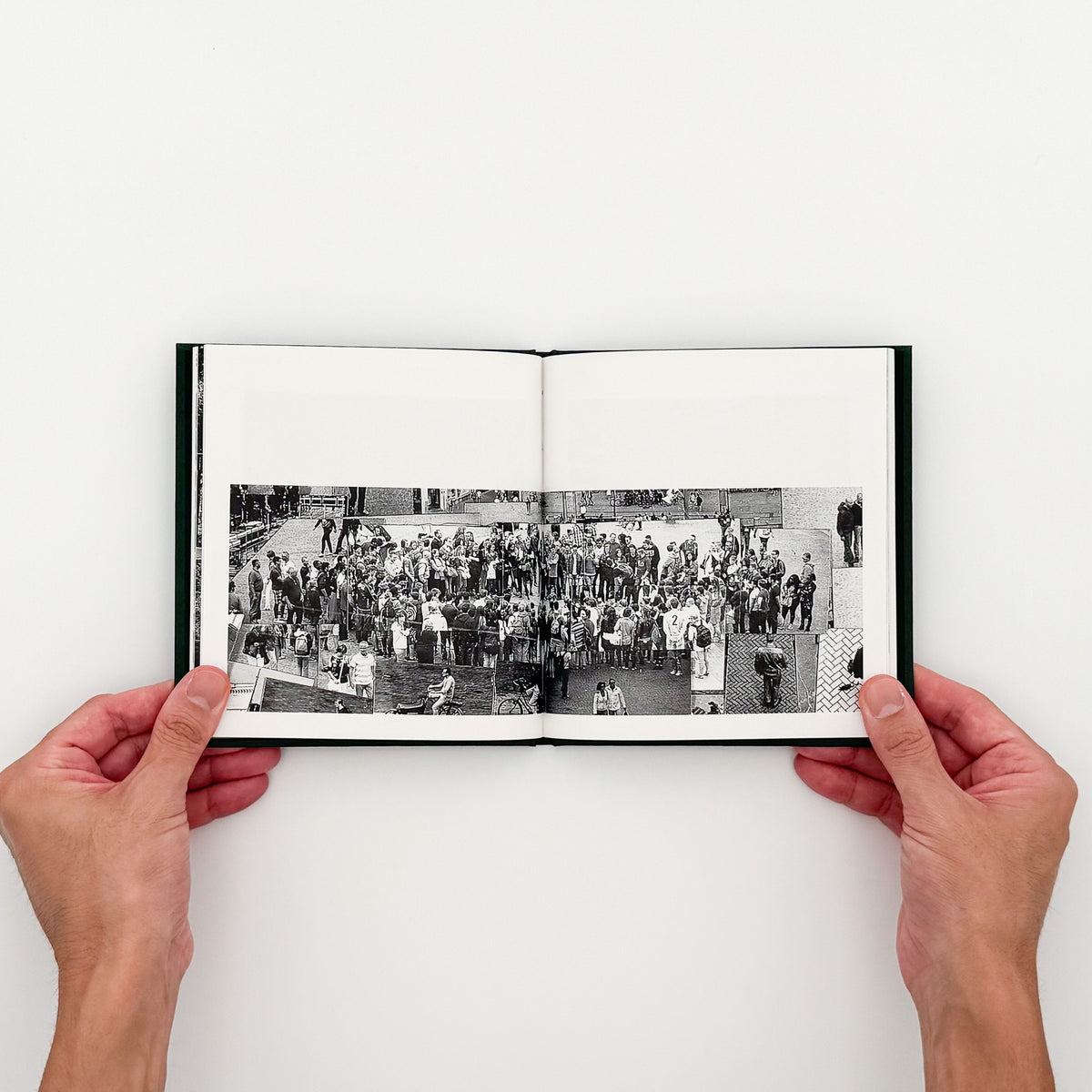 西野壮平『SHORT STORIES: Amsterdam』。2014年撮影の《Diorama Map》からアムステルダムの都市風景と細部を再構成した、2026年Migo刊の写真集。巻末にコラージュ作品全体図の折り込み付き。