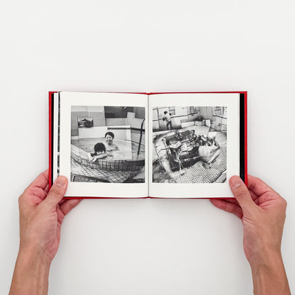 西野壮平『SHORT STORIES: Beppu』。2020年に大分県別府市の約200か所の温泉を撮影した《Diorama Map》から、共同浴場と人々の姿を再構成した2023年Migo刊の写真集。64頁、パノラマ図版の折り込み2点付き。