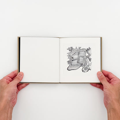 西野壮平『SHORT STORIES: Jerusalem』。2012年撮影の《Diorama Map》からエルサレムの都市風景と細部を再構成した、2026年Migo刊の写真集。宗教や文化、旅の記憶をめぐる文章を収録したハードカバー、64頁。