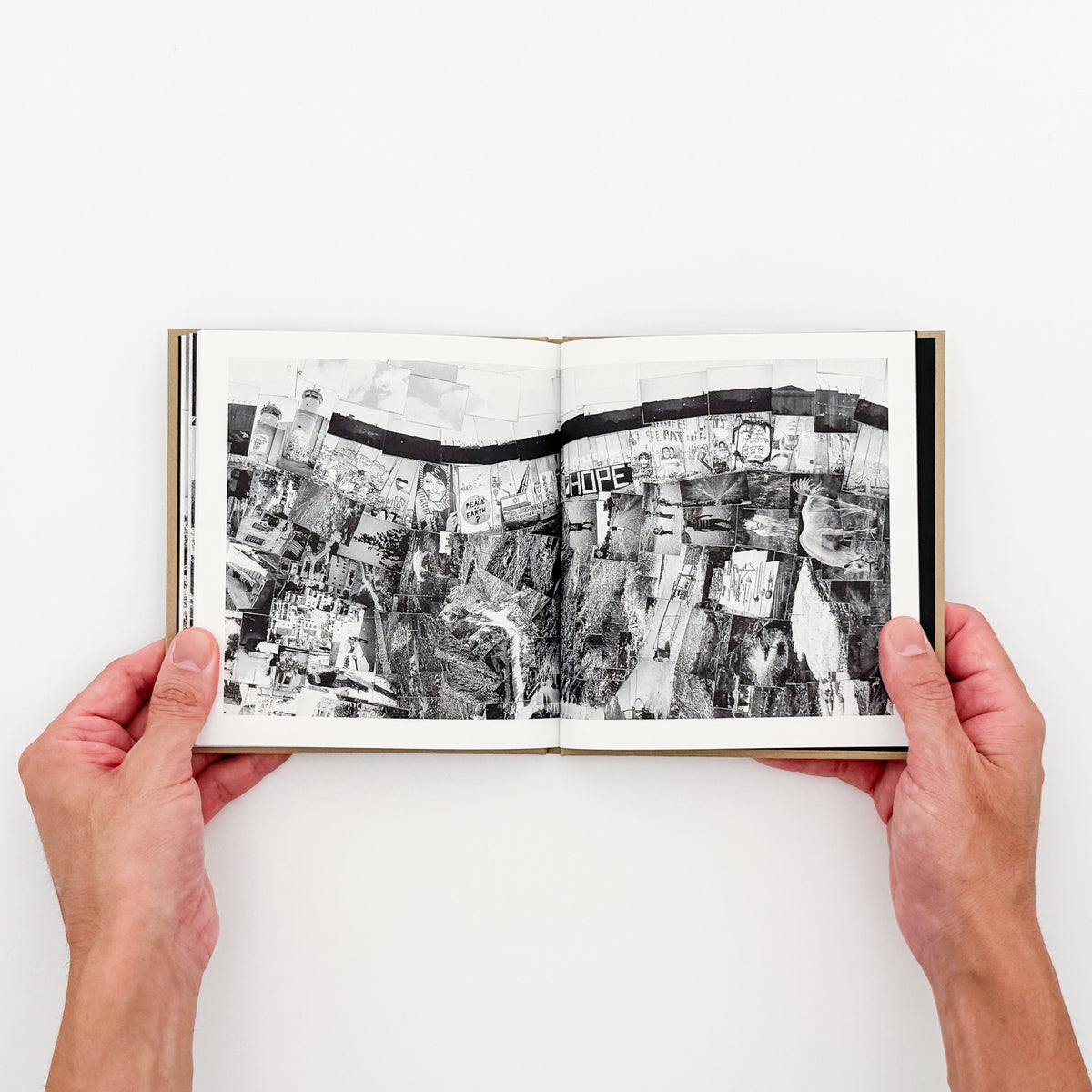 野壮平『SHORT STORIES: Jerusalem』。2012年撮影の《Diorama Map》からエルサレムの都市風景と細部を再構成した、2026年Migo刊の写真集。宗教や文化、旅の記憶をめぐる文章を収録したハードカバー、64頁。