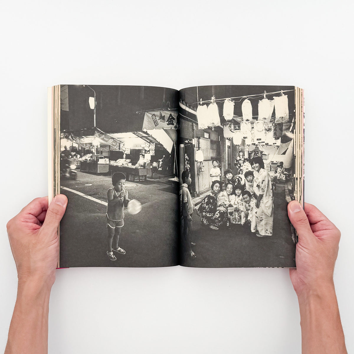 太田順一『女たちの猪飼野』。1987年晶文社刊。大阪市生野区の猪飼野に暮らす在日韓国・朝鮮人女性15人の証言と、地域の日常を写真とインタビューで記録したフォト・ドキュメンタリー。ブックデザインは平野甲賀。