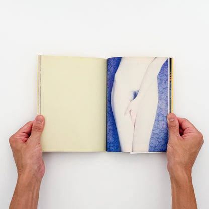 篠山紀信『hair［ヘア］』。1994年新潮社「PHOTO MUSEE」シリーズ刊。女性のアンダーヘアーを主題に、身体の一部をカラーで撮影した写真集。初版、帯付き。