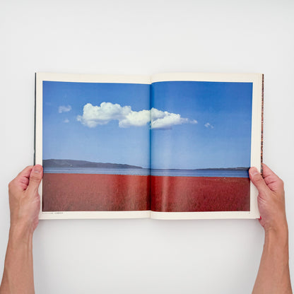 緑川洋一『昭和写真・全仕事 SERIES 6』。1982年朝日新聞社刊。瀬戸内海の風景や人々を捉えた写真、幻想的なカラー風景、女性写真、ヨーロッパや日本各地での撮影作品を収録した写真集。