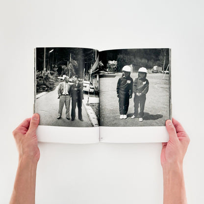 秋山亮二　楢川村 - 朝日新聞社 - 文福