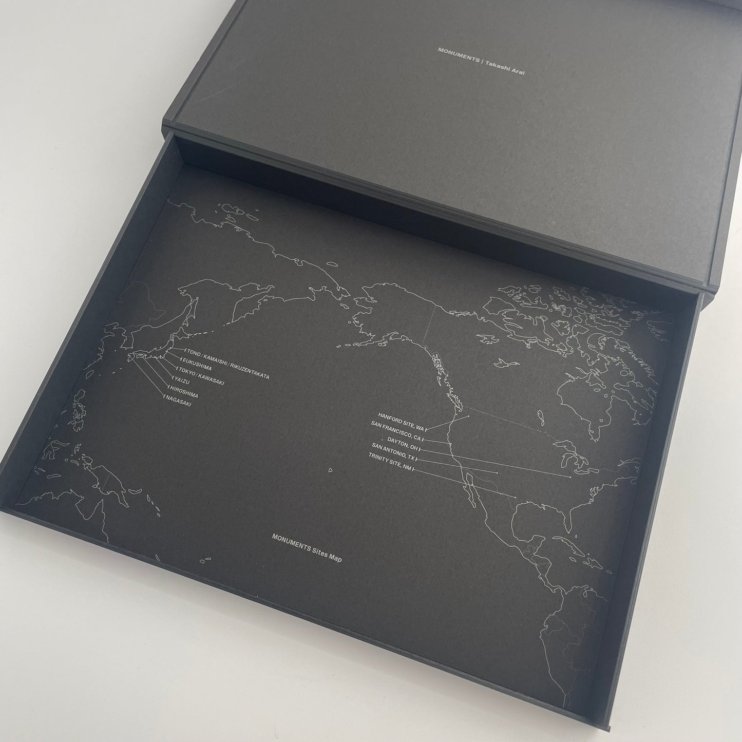 新井卓　MONUMENTS フォト・ギャラリー・インターナショナル