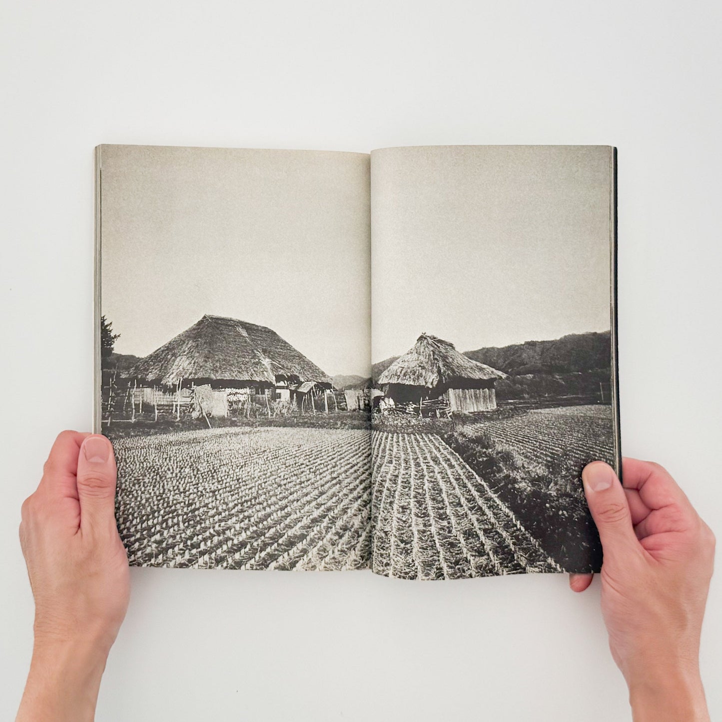 アサヒカメラ 1976年10月増刊 　北井一夫「村へ」 朝日新聞社