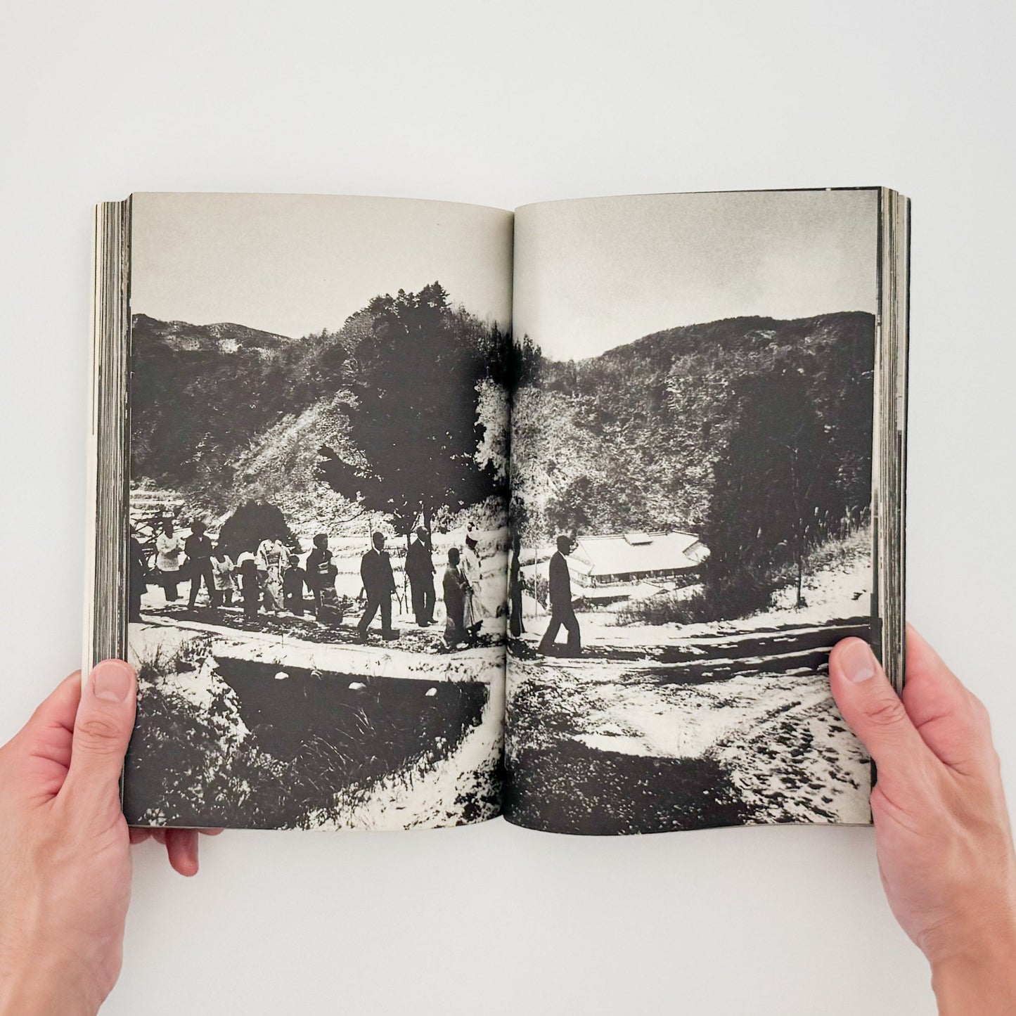 アサヒカメラ 1976年10月増刊 　北井一夫「村へ」 朝日新聞社