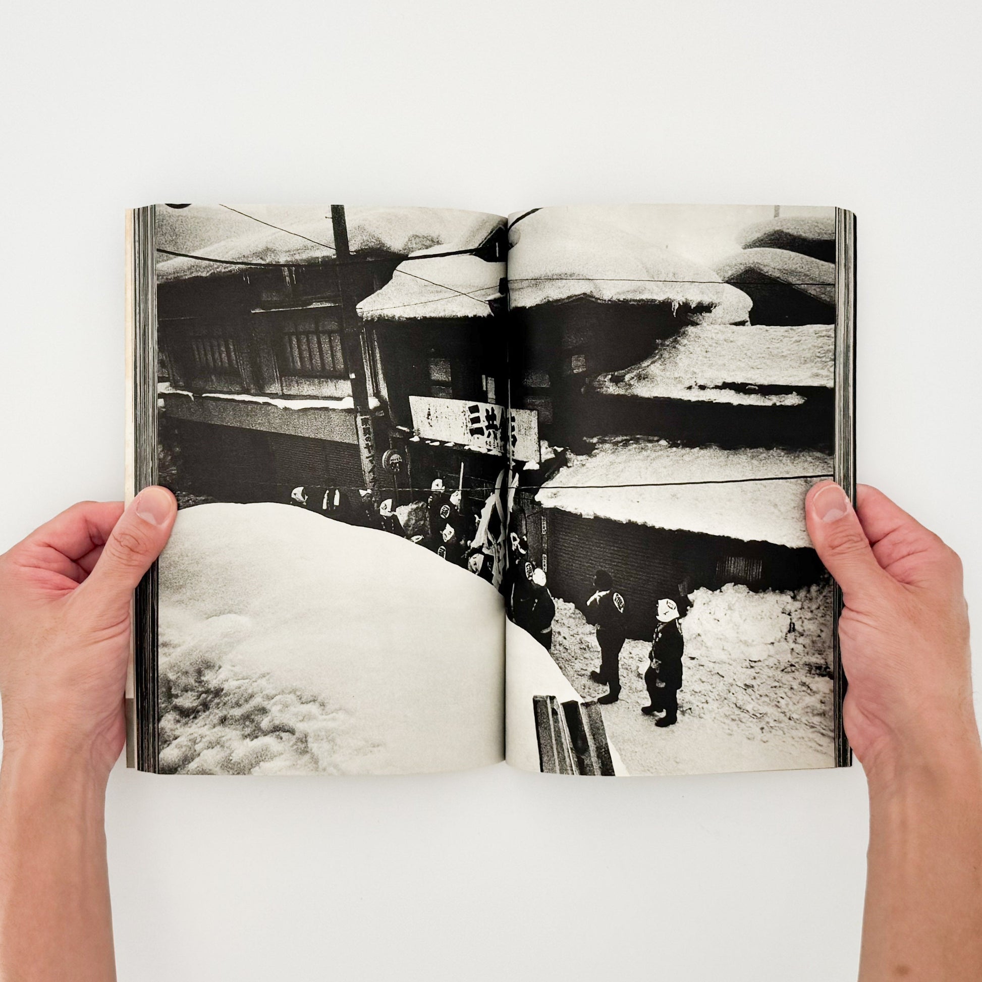 アサヒカメラ 1976年10月増刊　北井一夫「村へ」 - 写真雑誌