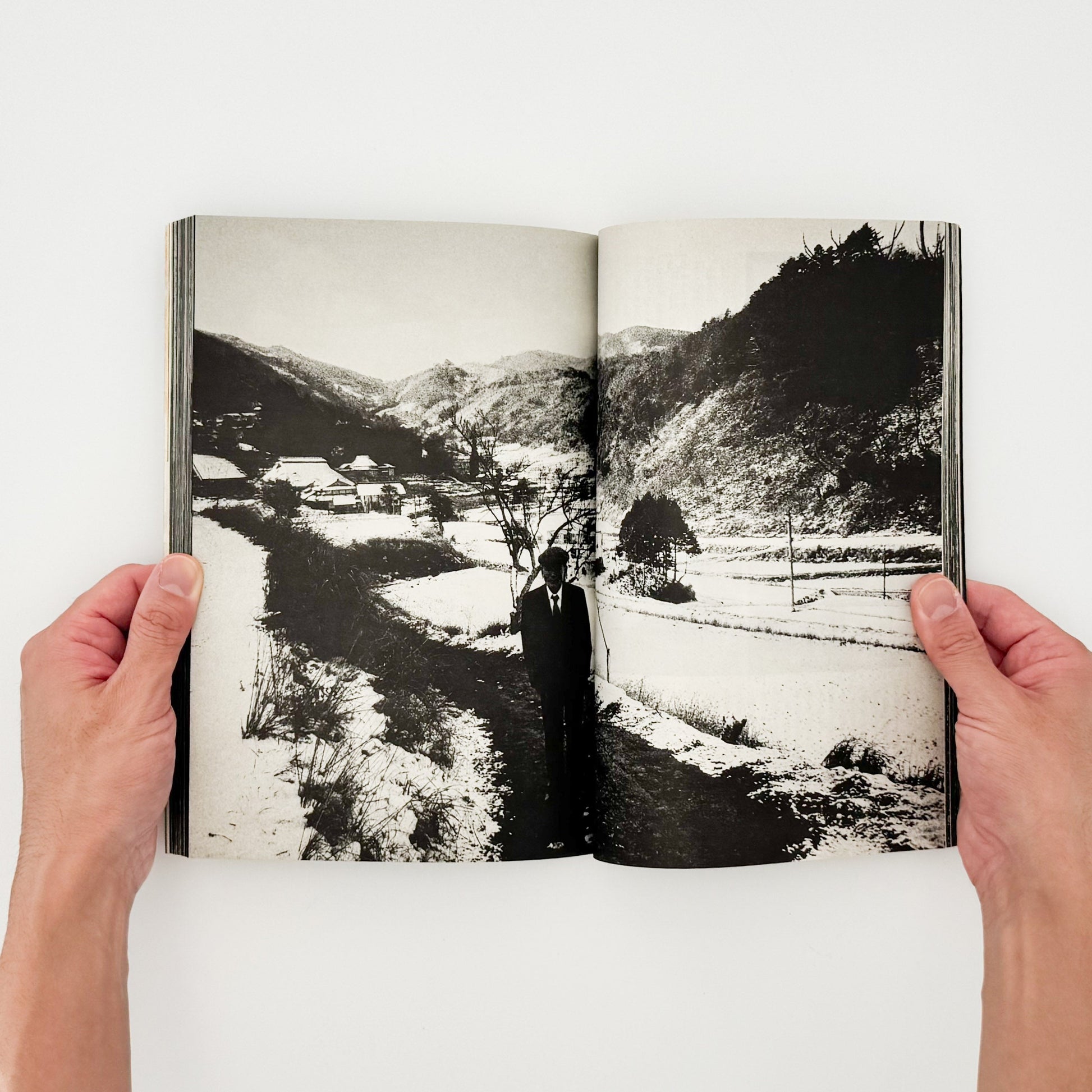 アサヒカメラ 1976年10月増刊　北井一夫「村へ」 - 写真雑誌