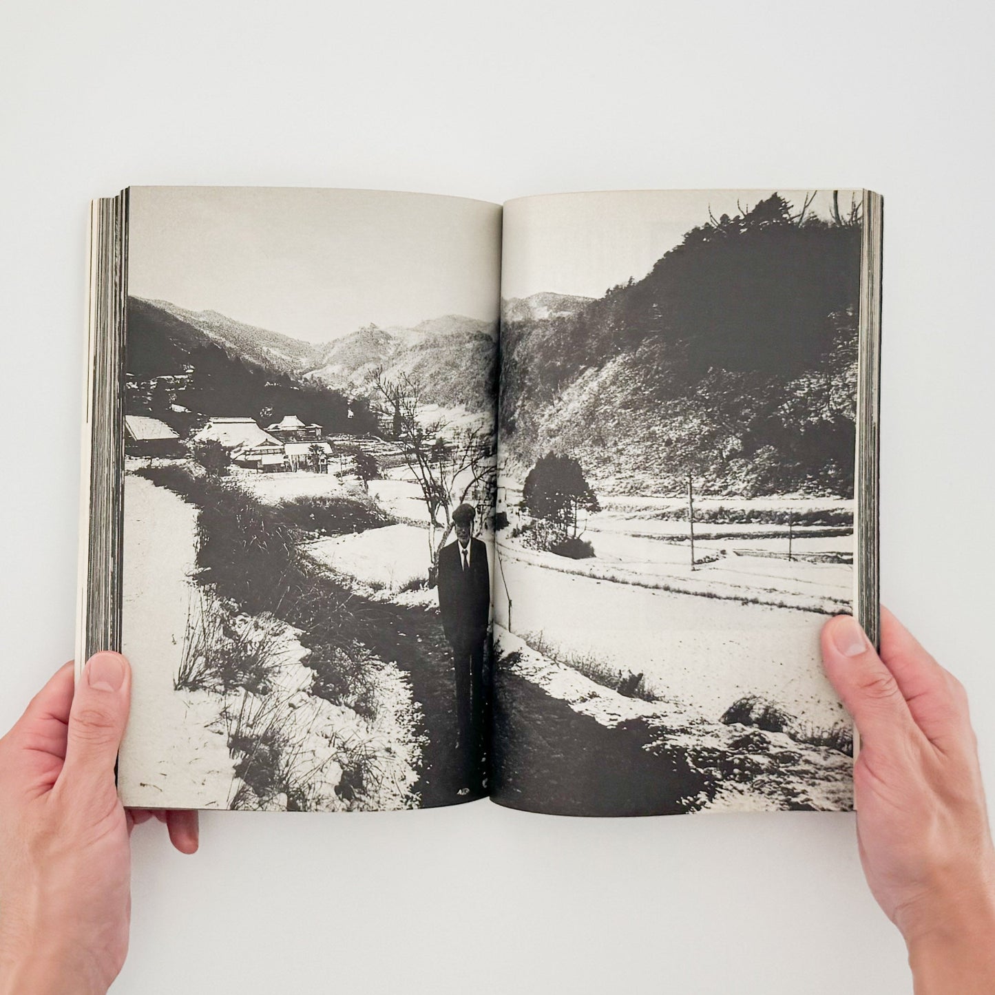 アサヒカメラ 1976年10月増刊 　北井一夫「村へ」 朝日新聞社