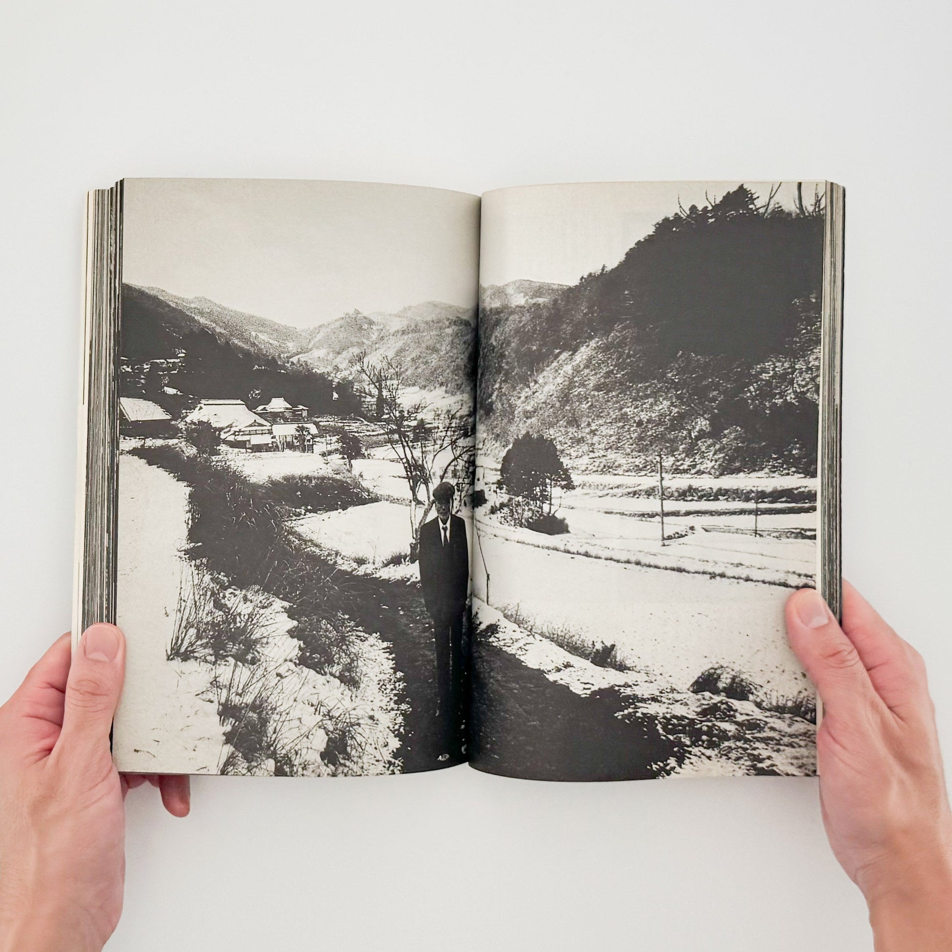 アサヒカメラ 1976年10月増刊 　北井一夫「村へ」 朝日新聞社