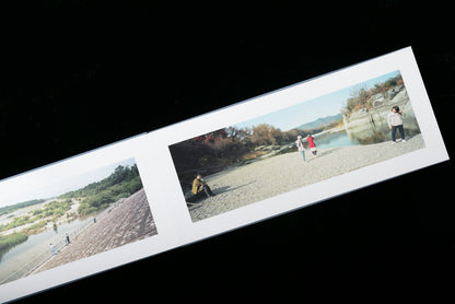 宛超凡写真集  河はすべて知っているー荒川 (STAIRS PRESS) 三木淳賞受賞作品 Wan Chaofan
Yes, The River Knows ー Arakawa River
宛 超凡     Wan Chaofan