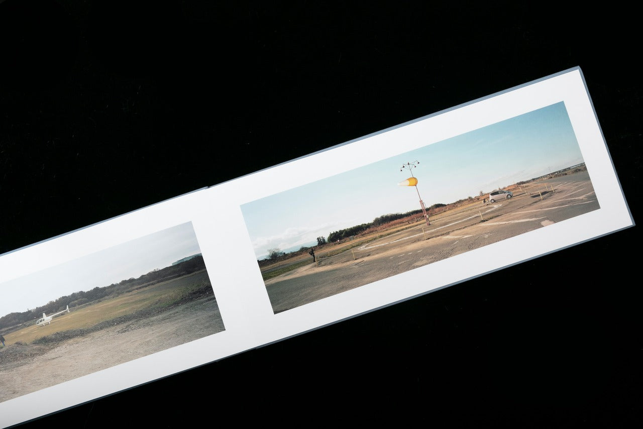 宛超凡写真集  河はすべて知っているー荒川 (STAIRS PRESS) 三木淳賞受賞作品 Wan Chaofan
Yes, The River Knows ー Arakawa River
宛 超凡     Wan Chaofan