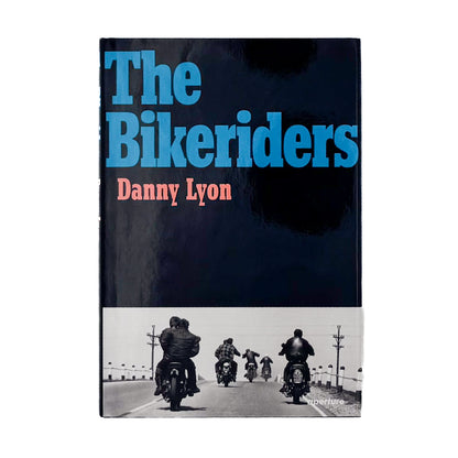 Danny Lyon『The Bikeriders』。1963年から1967年にかけてシカゴ周辺のバイカーたちを記録した、1968年初版を再現する2014年Aperture刊の写真集。