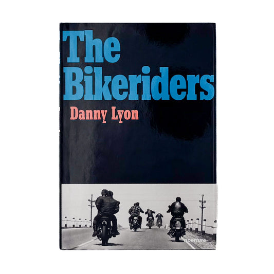 Danny Lyon『The Bikeriders』。1963年から1967年にかけてシカゴ周辺のバイカーたちを記録した、1968年初版を再現する2014年Aperture刊の写真集。