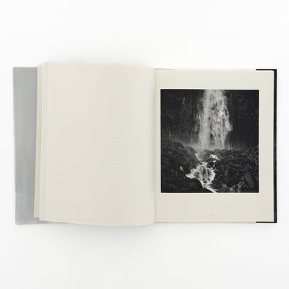 （独英文）畠山直哉 、バルタザール・ブルクハルト写真展図録　二つの山 Executive Committee of Two Mountains