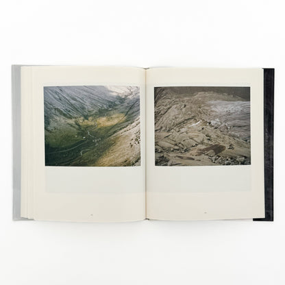 （独英文）畠山直哉 、バルタザール・ブルクハルト写真展図録　二つの山 Executive Committee of Two Mountains
