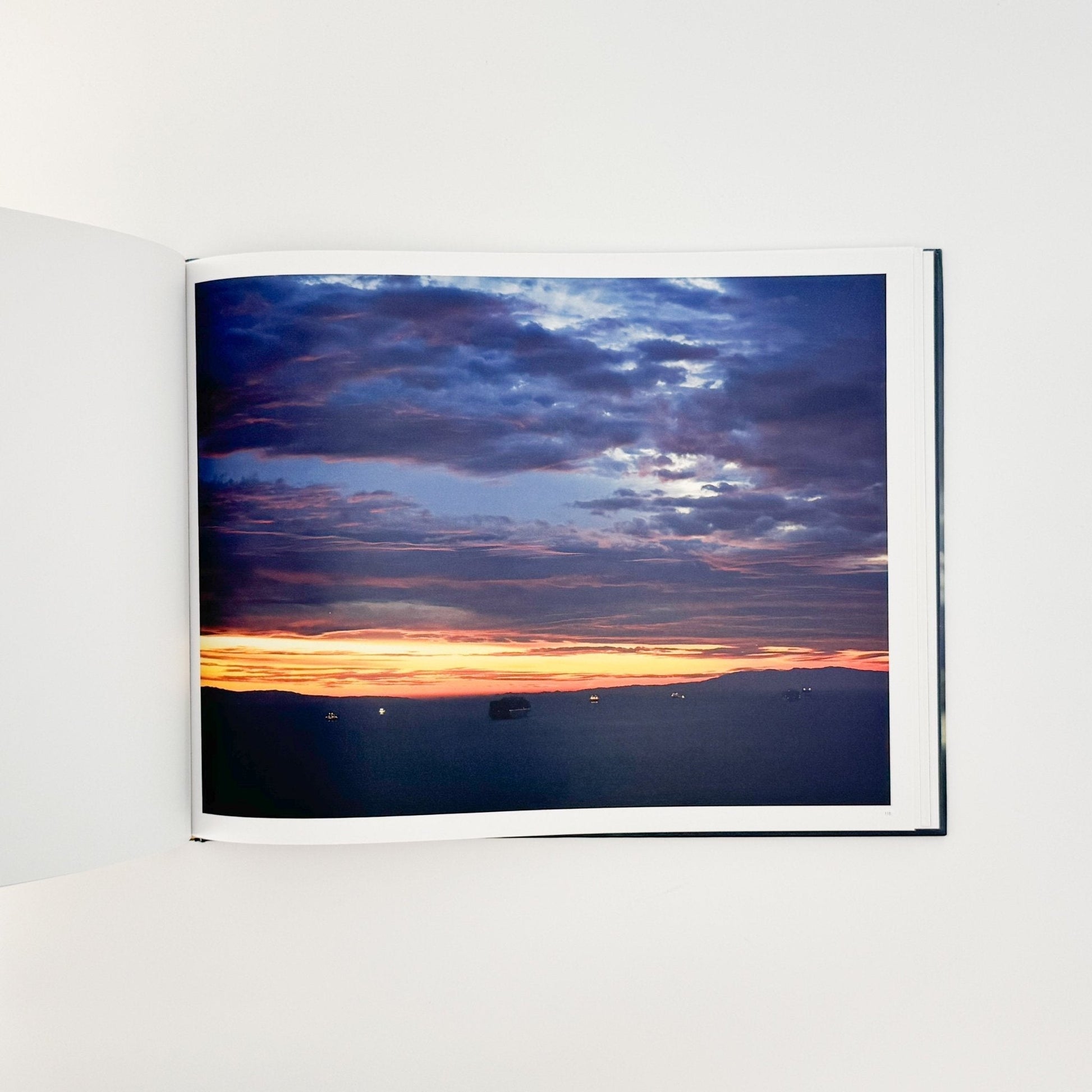 （英文）リチャード・ミズラック　カーゴ　Richard Misrach: Cargo - Aperture - 文福